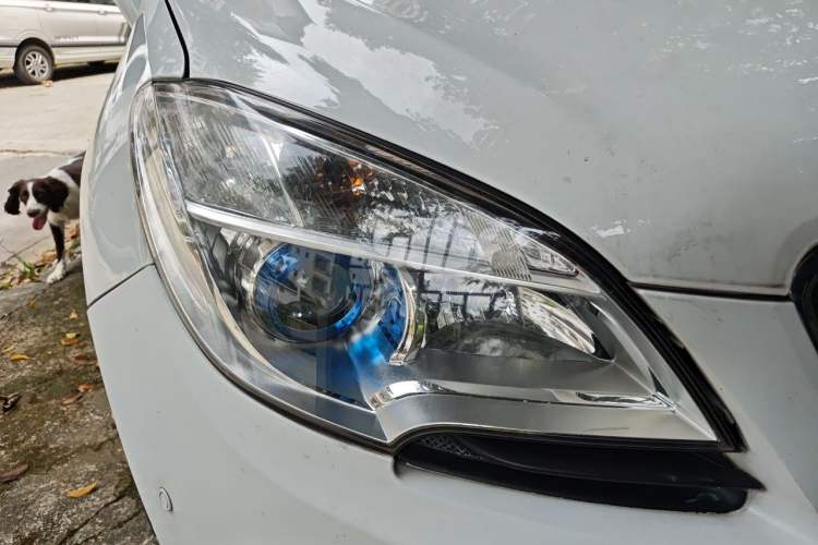 Used Buick Encore 2015 1.4T Automatic Two-Wheel Drive Urban Elite Version Right Front Headlight