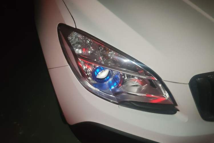 Used Buick Encore 2015 1.4T Automatic Two-Wheel Drive Urban Leading Model Right Front Headlight