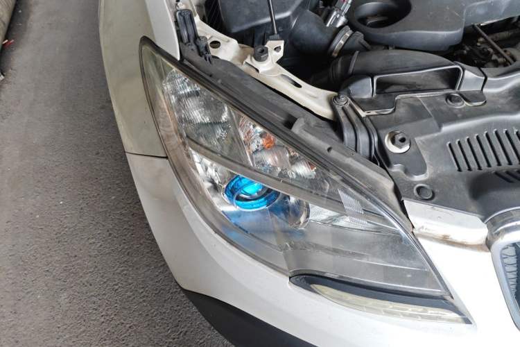 Used Buick Encore 2015 1.4T Automatic Two-Wheel Drive Urban Elite Version Right Front Headlight