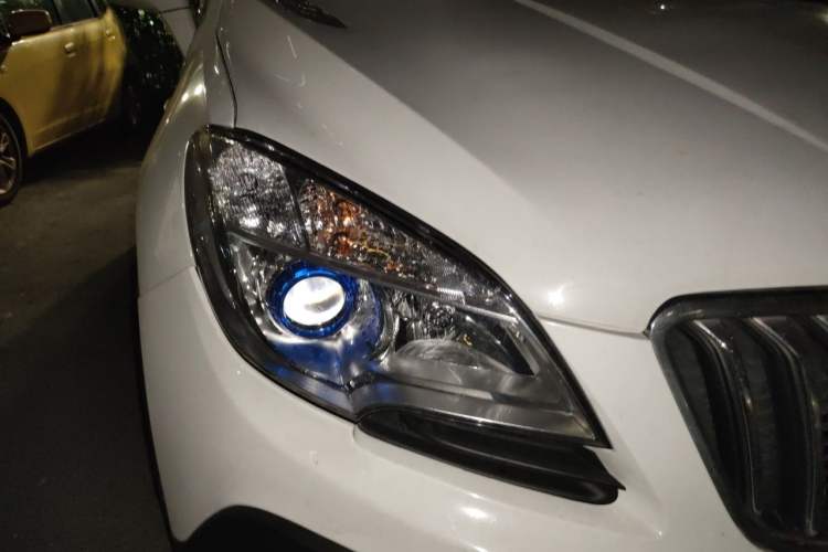 Used Buick Encore 2015 1.4T Automatic Two-Wheel Drive Urban Elite Version Right Front Headlight