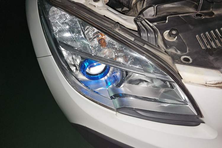 Used Buick Encore 2015 1.4T Automatic Two-Wheel Drive Urban Elite Version Right Front Headlight
