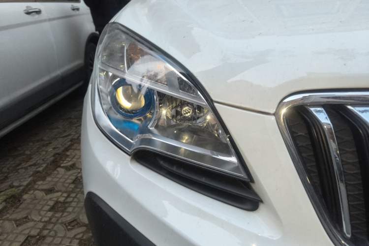 Used Buick Encore 2015 1.4T Automatic Two-Wheel Drive Urban Elite Version Right Front Headlight