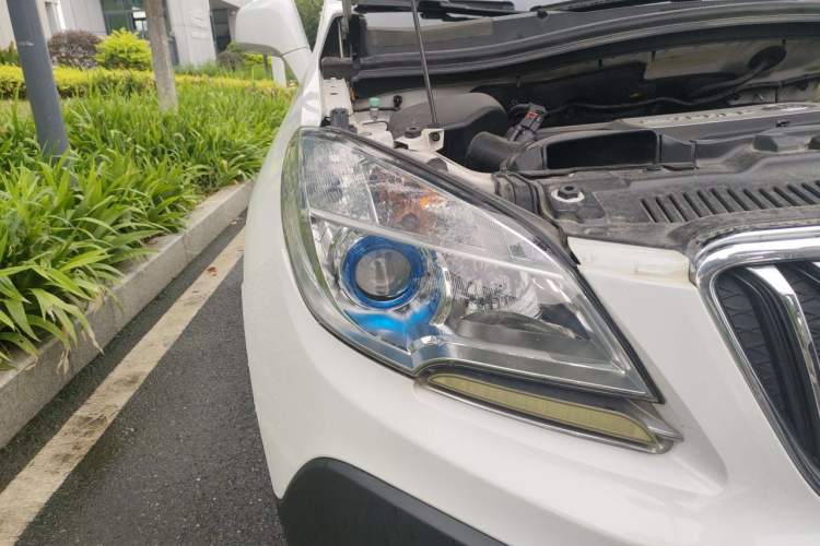 Used Buick Encore 2015 1.4T Manual Two-Wheel Drive Urban Advanced Model Right Front Headlight