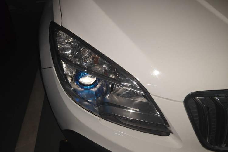 Used Buick Encore 2015 1.4T Automatic Two-Wheel Drive Urban Elite Version Right Front Headlight