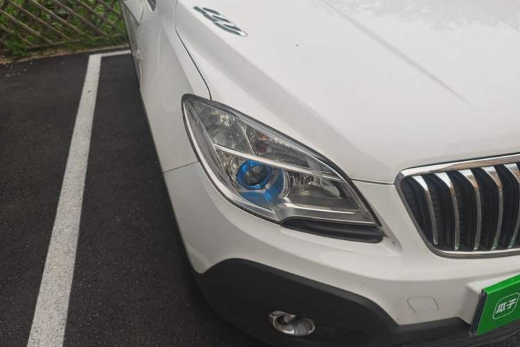 Used Buick Encore 2015 1.4T Automatic Two-Wheel Drive Urban Elite Version Right Front Headlight