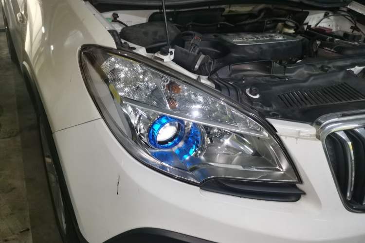 Used Buick Encore 2015 1.4T Manual Two-Wheel Drive Urban Advanced Model Right Front Headlight