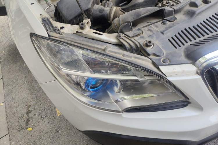 Used Buick Encore 2015 1.4T Automatic Two-Wheel Drive Urban Elite Version Right Front Headlight