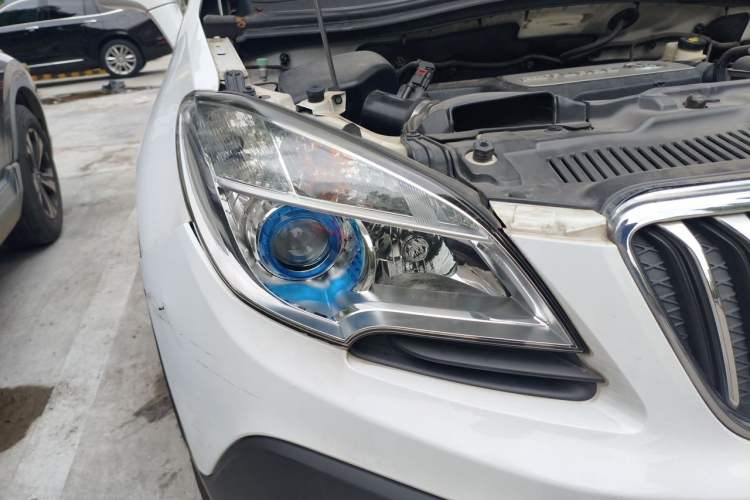 Used Buick Encore 2015 1.4T Automatic Two-Wheel Drive Urban Elite Version Right Front Headlight