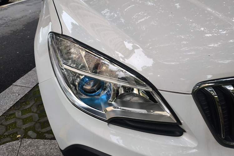 Used Buick Encore 2015 1.4T Automatic Two-Wheel Drive Urban Elite Version Right Front Headlight