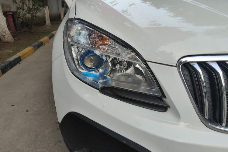 Used Buick Encore 2015 1.4T Manual Two-Wheel Drive Urban Advanced Model Right Front Headlight