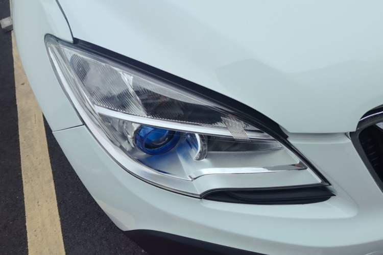 Used Buick Encore 2015 1.4T Automatic Two-Wheel Drive Urban Elite Version Right Front Headlight