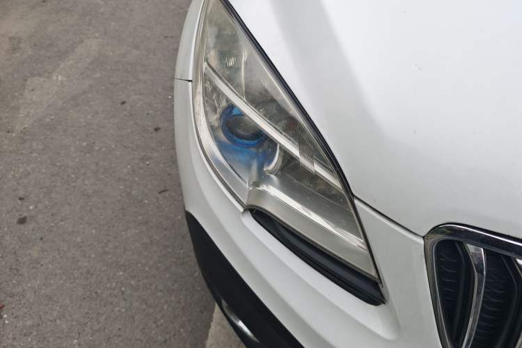 Used Buick Encore 2015 1.4T Automatic Two-Wheel Drive Urban Elite Version Right Front Headlight