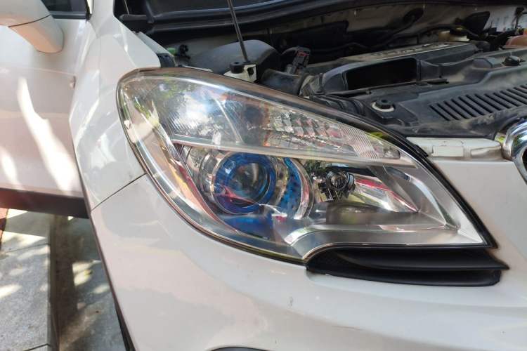 Used Buick Encore 2015 1.4T Automatic Two-Wheel Drive Urban Elite Version Right Front Headlight