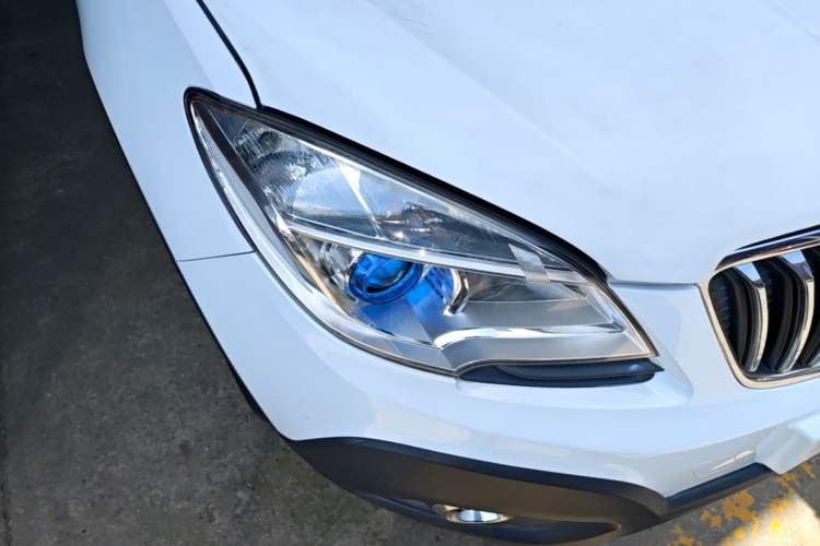 Used Buick Encore 2015 1.4T Automatic Two-Wheel Drive Urban Elite Version Right Front Headlight