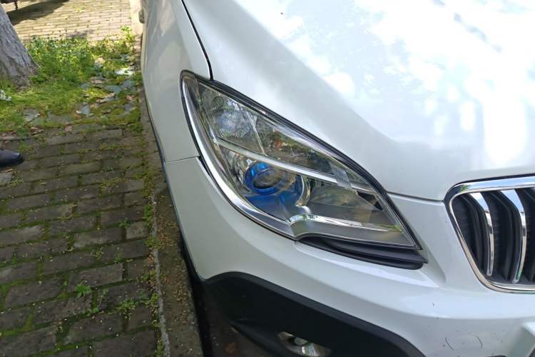 Used Buick Encore 2015 1.4T Automatic Two-Wheel Drive Urban Elite Version Right Front Headlight