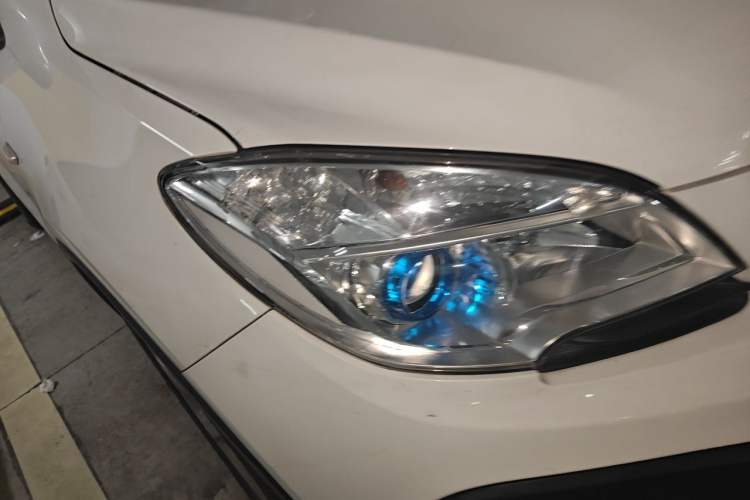 Used Buick Encore 2015 1.4T Automatic Two-Wheel Drive Urban Elite Version Right Front Headlight