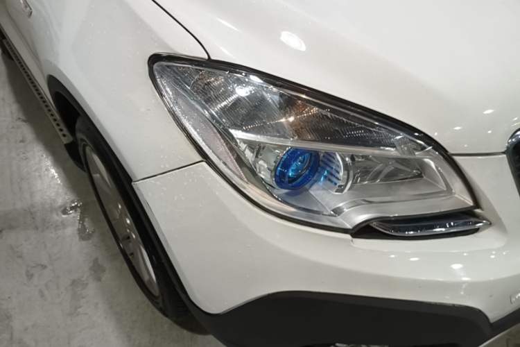 Used Buick Encore 2015 1.4T Automatic Two-Wheel Drive Urban Leading Model Right Front Headlight
