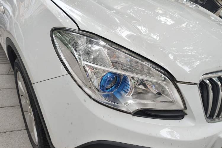 Used Buick Encore 2015 1.4T Manual Two-Wheel Drive Urban Advanced Model Right Front Headlight