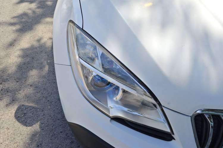 Used Buick Encore 2015 1.4T Automatic Two-Wheel Drive Urban Elite Version Right Front Headlight