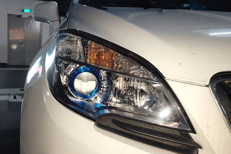 Used Buick Encore 2015 1.4T Manual Two-Wheel Drive Urban Advanced Model Right Front Headlight