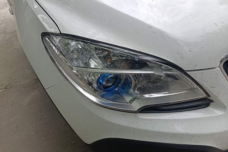 Used Buick Encore 2015 1.4T Manual Two-Wheel Drive Urban Advanced Model Right Front Headlight