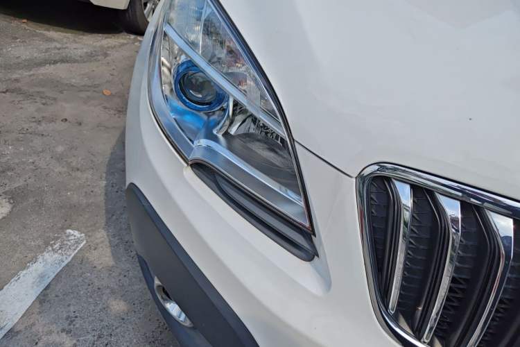 Used Buick Encore 2015 1.4T Manual Two-Wheel Drive Urban Advanced Model Right Front Headlight