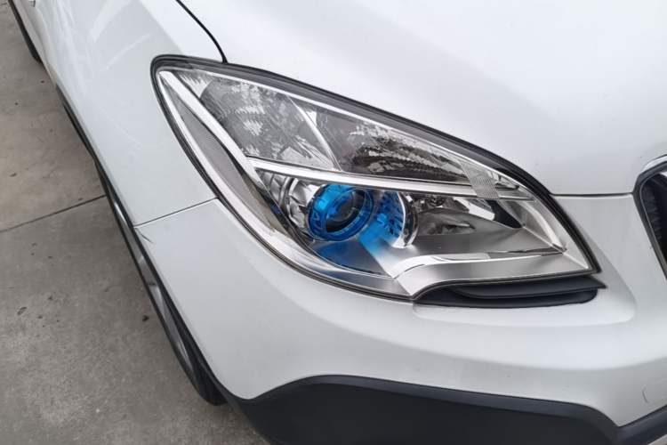 Used Buick Encore 2015 1.4T Automatic Two-Wheel Drive Urban Elite Version Right Front Headlight