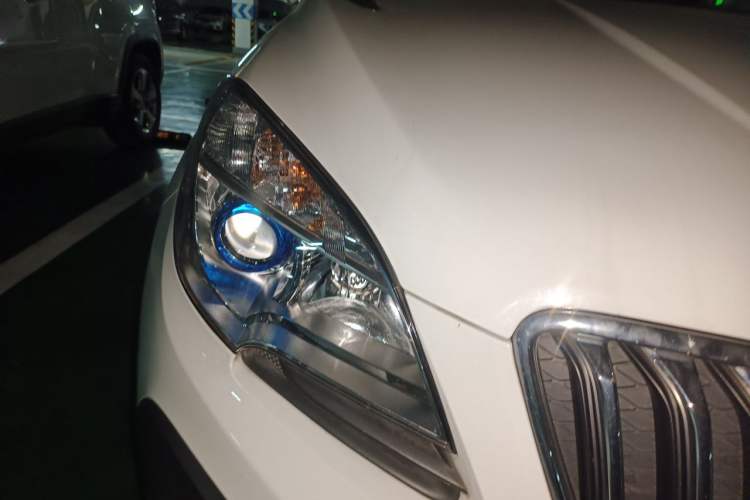Used Buick Encore 2015 1.4T Manual Two-Wheel Drive Urban Advanced Model Right Front Headlight