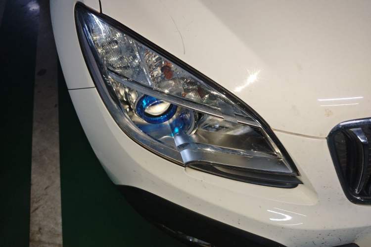 Used Buick Encore 2015 1.4T Automatic Two-Wheel Drive Urban Elite Version Right Front Headlight