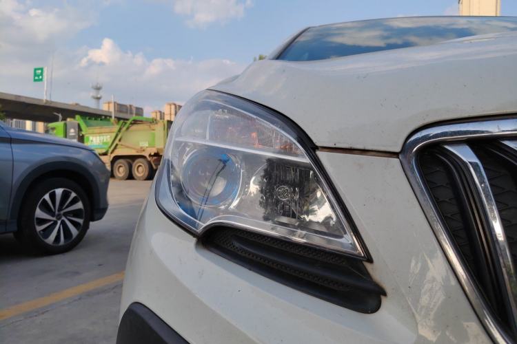 Used Buick Encore 2015 1.4T Automatic Two-Wheel Drive Urban Elite Version Right Front Headlight