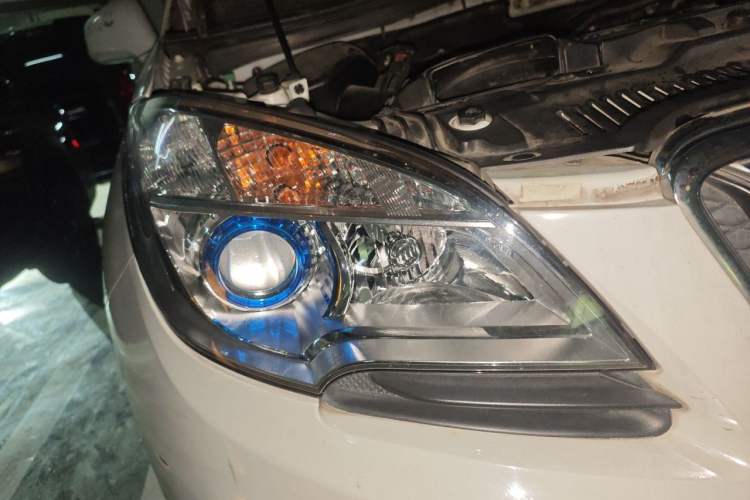 Used Buick Encore 2015 1.4T Automatic Two-Wheel Drive Urban Elite Version Right Front Headlight
