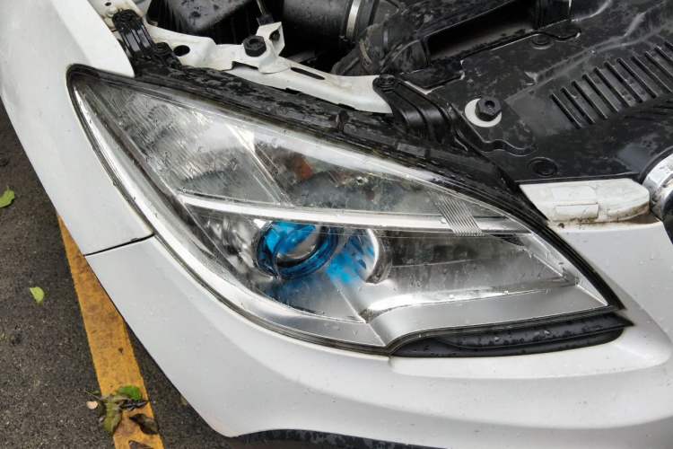 Used Buick Encore 2015 1.4T Manual Two-Wheel Drive Urban Advanced Model Right Front Headlight