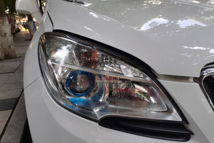 Used Buick Encore 2015 1.4T Automatic Two-Wheel Drive Urban Elite Version Right Front Headlight