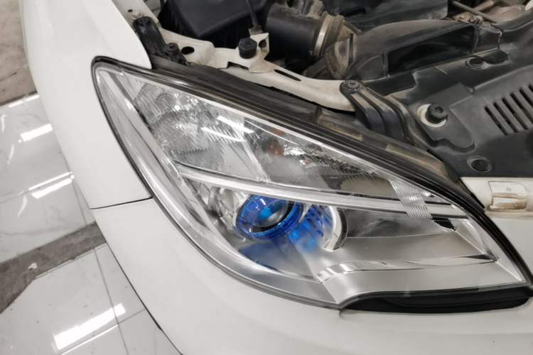 Used Buick Encore 2015 1.4T Automatic Two-Wheel Drive Urban Elite Version Right Front Headlight