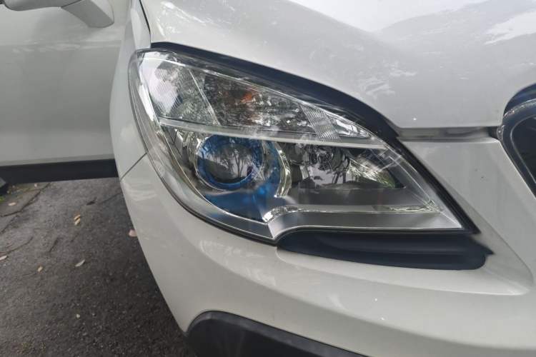 Used Buick Encore 2015 1.4T Automatic Two-Wheel Drive Urban Elite Version Right Front Headlight
