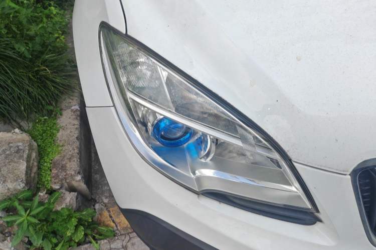 Used Buick Encore 2015 1.4T Automatic Two-Wheel Drive Urban Elite Version Right Front Headlight
