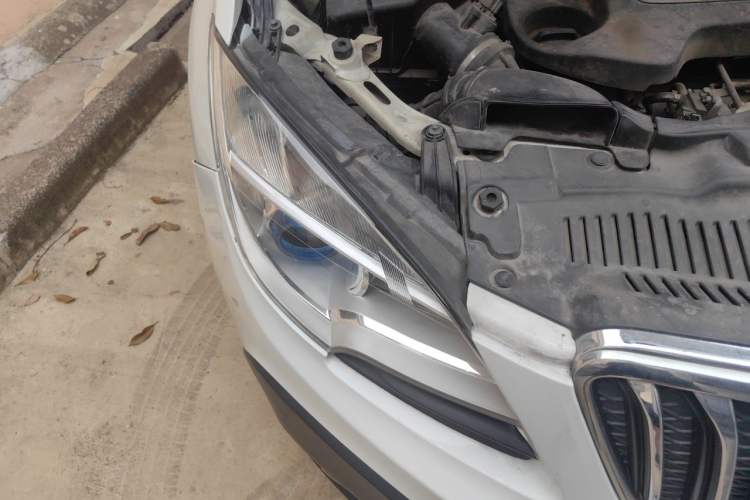 Used Buick Encore 2015 1.4T Automatic Two-Wheel Drive Urban Elite Version Right Front Headlight
