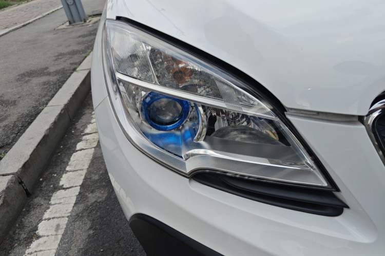Used Buick Encore 2015 1.4T Automatic Two-Wheel Drive Urban Elite Version Right Front Headlight
