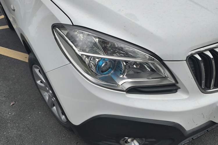 Used Buick Encore 2015 1.4T Automatic Two-Wheel Drive Urban Elite Version Right Front Headlight