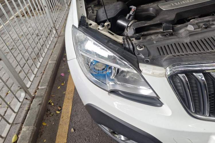Used Buick Encore 2015 1.4T Automatic Two-Wheel Drive Urban Elite Version Right Front Headlight