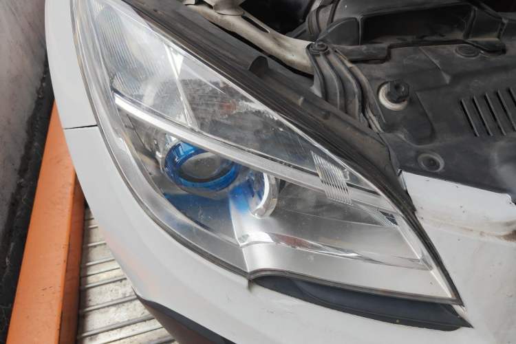 Used Buick Encore 2015 1.4T Automatic Two-Wheel Drive Urban Leading Model Right Front Headlight