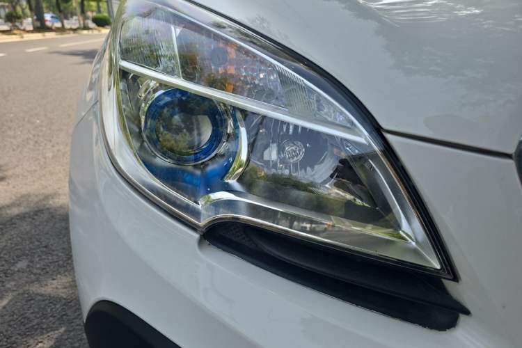 Used Buick Encore 2015 1.4T Automatic Two-Wheel Drive Urban Leading Model Right Front Headlight
