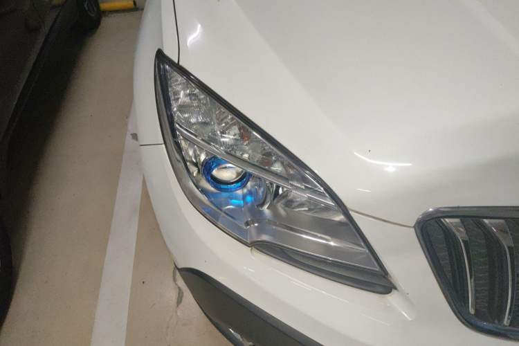 Used Buick Encore 2015 1.4T Automatic Two-Wheel Drive Urban Leading Model Right Front Headlight