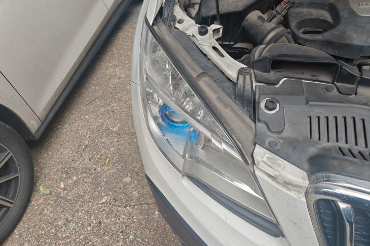 Used Buick Encore 2015 1.4T Automatic Two-Wheel Drive Urban Elite Version Right Front Headlight