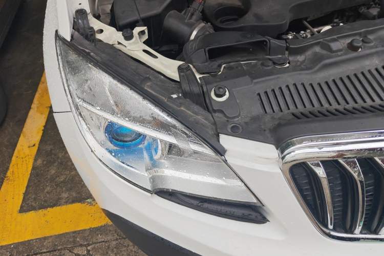 Used Buick Encore 2015 1.4T Automatic Two-Wheel Drive Urban Elite Version Right Front Headlight