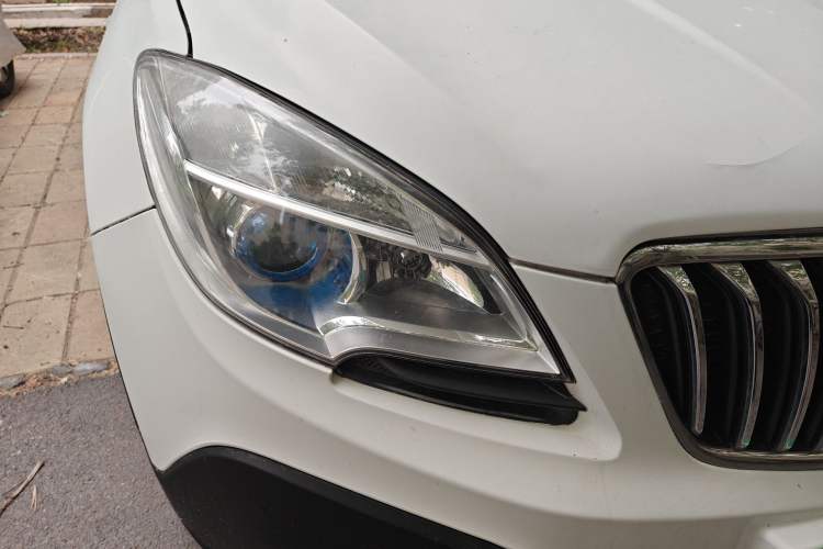 Used Buick Encore 2015 1.4T Automatic Two-Wheel Drive Urban Elite Version Right Front Headlight