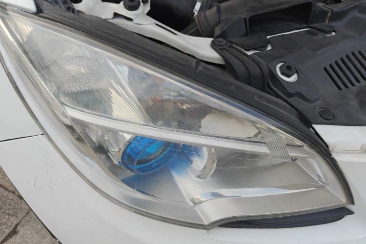 Used Buick Encore 2015 1.4T Automatic Two-Wheel Drive Urban Leading Model Right Front Headlight