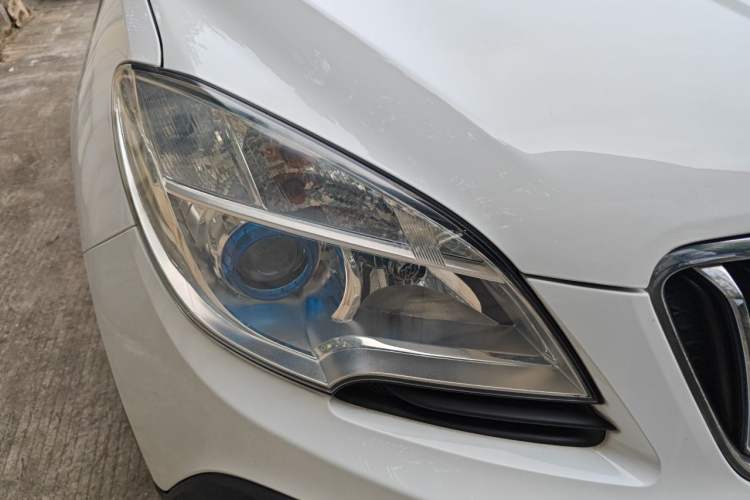 Used Buick Encore 2015 1.4T Automatic Two-Wheel Drive Urban Elite Version Right Front Headlight