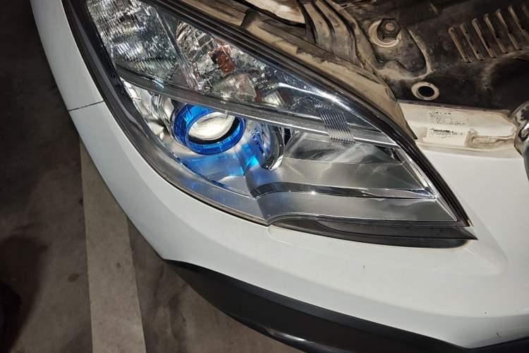 Used Buick Encore 2015 1.4T Automatic Two-Wheel Drive Urban Elite Version Right Front Headlight