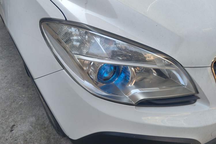 Used Buick Encore 2015 1.4T Automatic Two-Wheel Drive Urban Elite Version Right Front Headlight